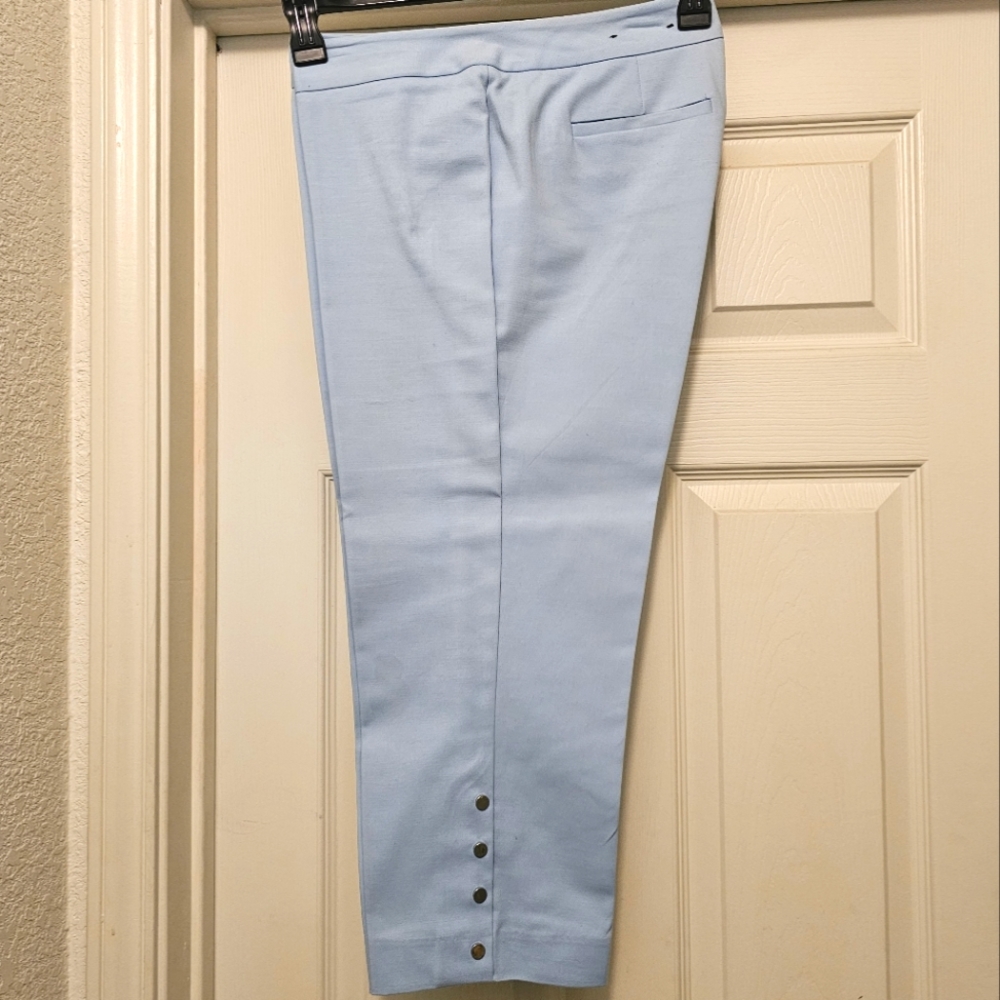 ❣️2/$20❣️ Rafaella Light Blue Capris | Size 6 Curvy